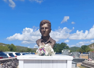 Освећењe бисте хероја са Кошара