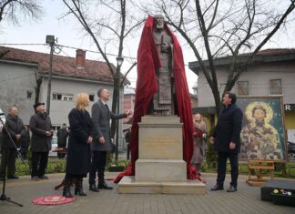 Откривен споменик Светом Сави у Крушевцу