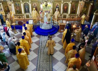 Света литургија у Успенском саборном храму у Махачкали